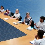 Un cours offert par la Chaire bahá’íe pour la paix mondiale à l’université du Maryland explore les problèmes de société à la lumière de principes moraux, tels que l’élimination des préjugés.