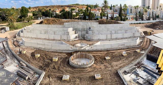 Les travaux ont également progressé sur les jardinières en cascade de la place nord.