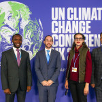 Représentants de la Communauté internationale bahá’íe (BIC) à la COP26. De gauche à droite : Peter Aburi du Kenya, Daniel Perell du Bureau de New York du BIC, Maja Groff des Pays-Bas et Serik Tokbolat du Kazakhstan. (Crédit : Kiara Worth)
