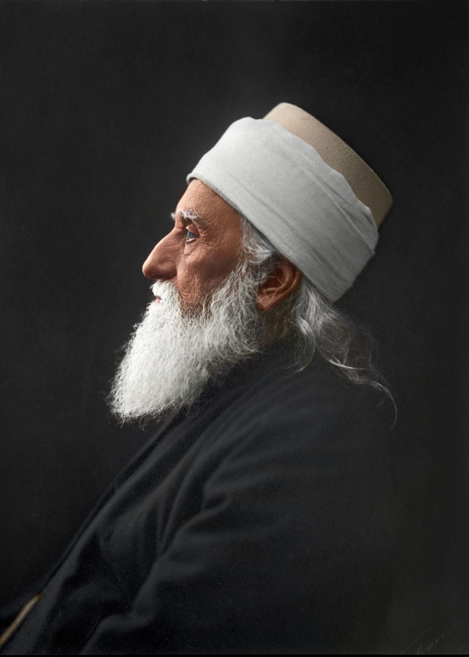 Portrait colorisé de ‘Abdu’l-Bahá, récemment ajouté, pris à Paris, en France, en octobre 1911