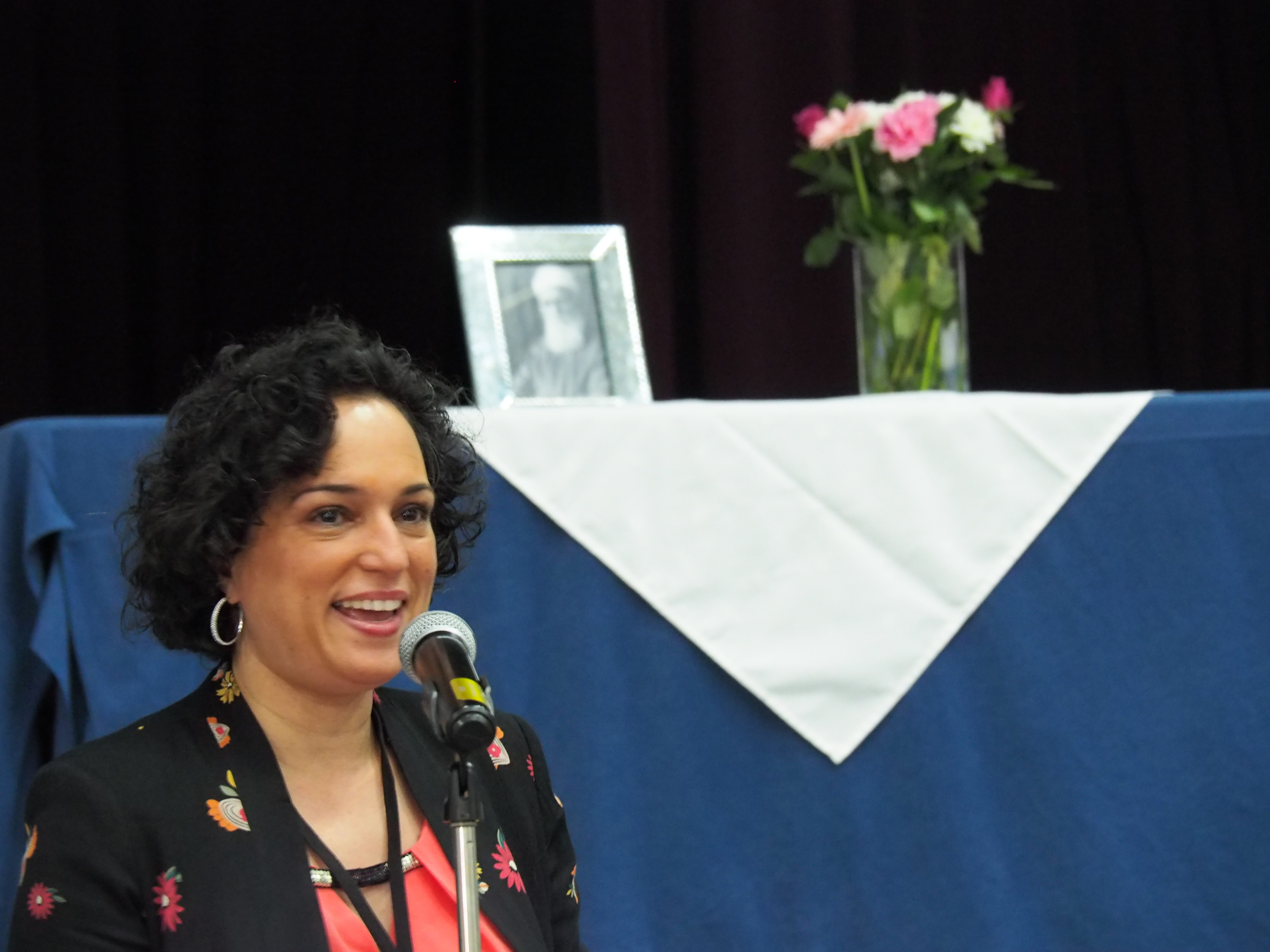 La conseillère Hedyeh Nadafi-Stoffel a insisté sur l’unité, qui « n’est pas seulement notre but, mais aussi notre moyen. » Elle a invité les participants à réfléchir à « comment nous pouvons être, les uns pour les autres, de véritables amis spirituels, qui se soucient du progrès de l’autre ? »