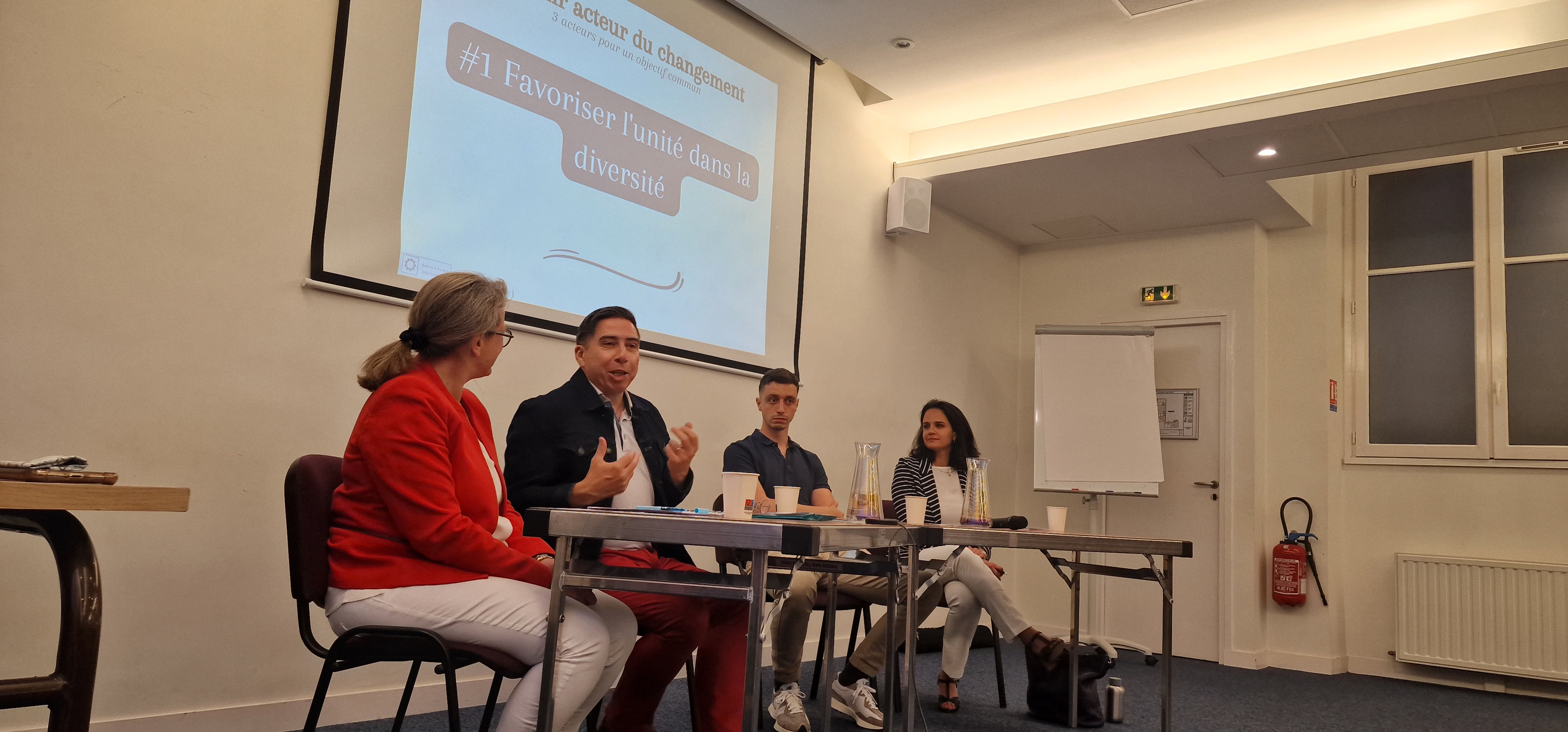 Une table ronde a réuni des acteurs engagés sur la question : Comment favoriser l'unité dans la diversité ?