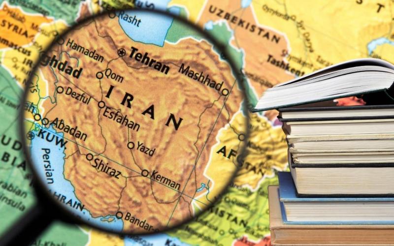 Des jeunes bahá'ís furent arrêtés il y a quelques jours dans la ville iranienne de Qaemshar, à un domicile privé, alors qu'ils étudiaient et échangeaient ensemble sur le rôle de l'éducation dans le progrès social de leur pays.