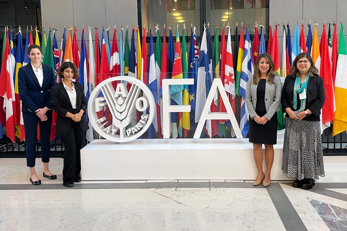 De gauche à droite : Représentants du Bureau du BIC à Genève : Gabriela Rawhani, Arezoo Taormina, Simin Fahandej et Sanem Kavrul, chercheur travaillant avec des organisations d’inspiration bahá’íe en Afrique sub-saharienne.