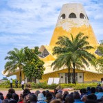 Plus de 2 000 personnes de toute la République démocratique du Congo se sont rassemblées à Kinshasa aujourd’hui pour l’inauguration de la première maison d’adoration bahá’íe nationale au monde.