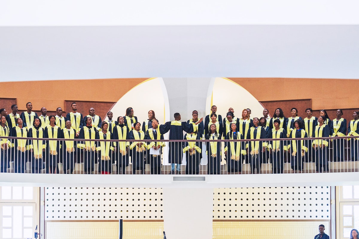 Le programme spirituel à l’intérieur du temple comprenait des représentations de plusieurs chorales qui ont chanté des prières et des écrits bahá’ís mis en musique.