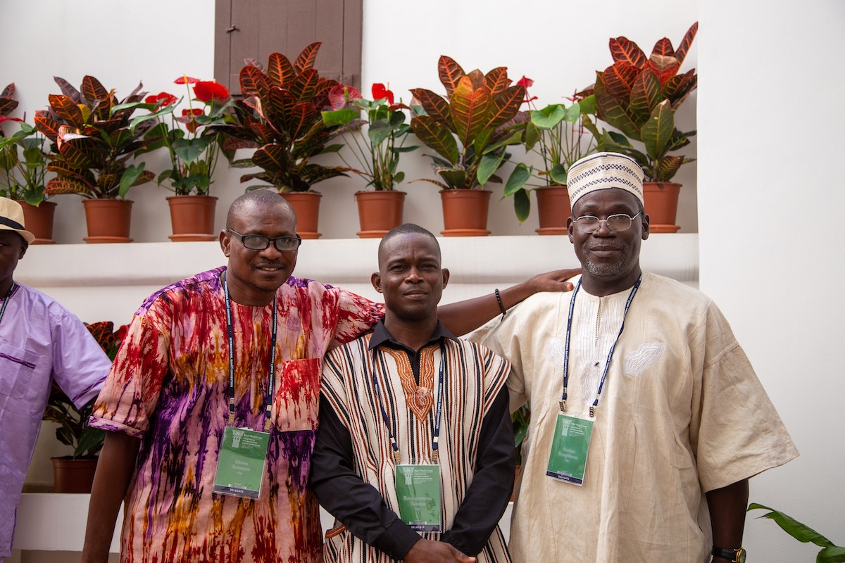 Un groupe de délégués du Togo à la maison de ‘Abbúd.