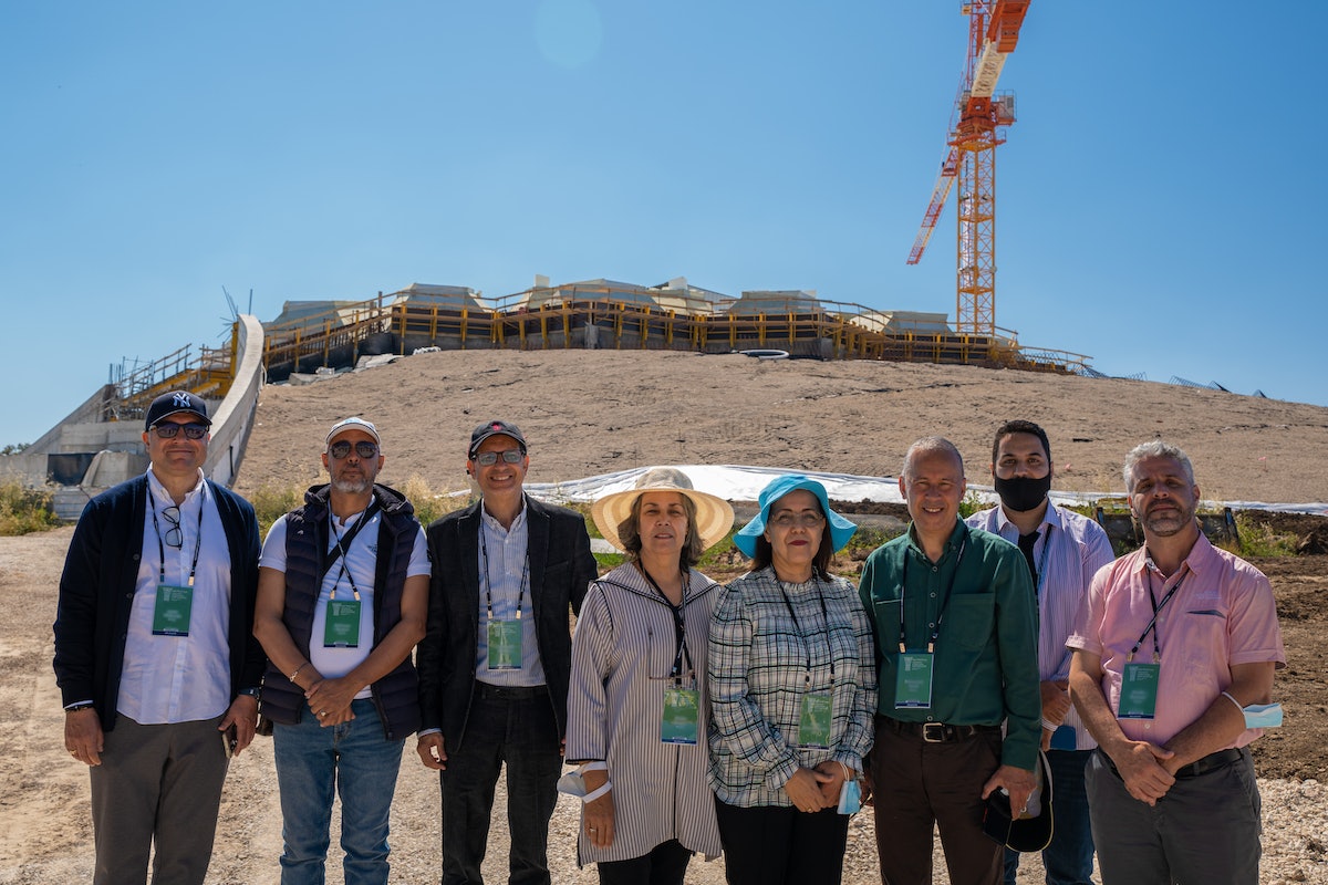 Délégués du Maroc lors de leur visite du chantier de construction du mausolée de ‘Abdu’l-Bahá.