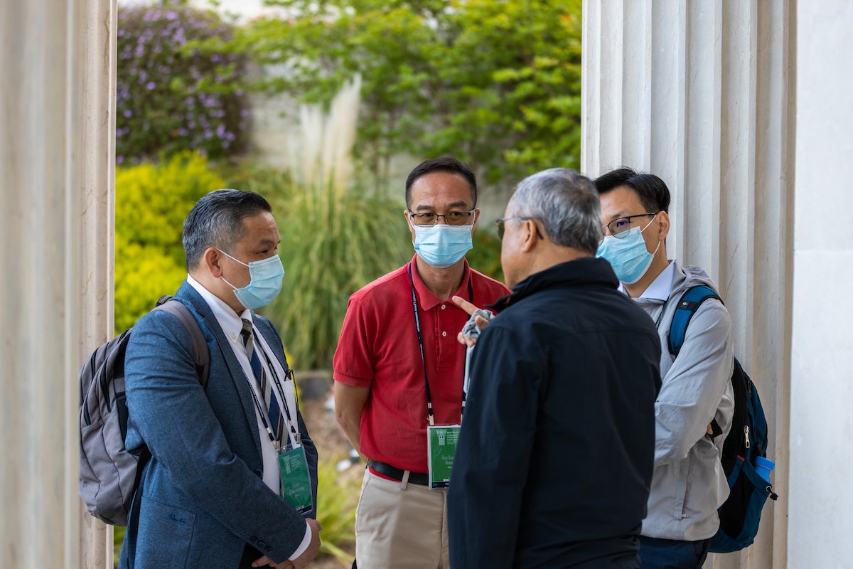 Délégués après leur visite au bâtiment des Archives internationales.