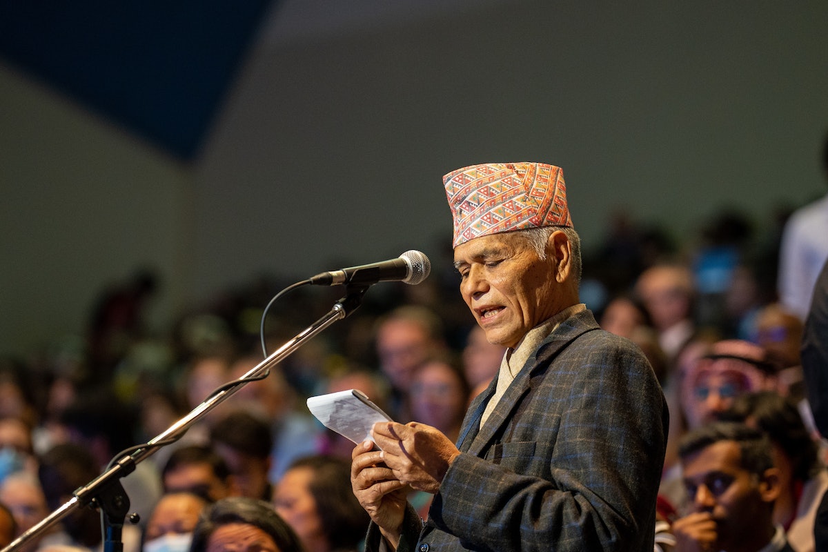 Un délégué du Népal s’adresse à la Convention lors d’une session consultative.