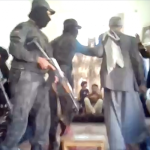 Lors d'une descente armée par les forces de sécurité, 17 baha'is sont arrêtés et emmenés en un lien inconnu.