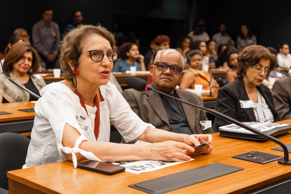 Salette Aquino, représentante de « United Religions Initiative », prononce une allocution lors de l’audience publique.