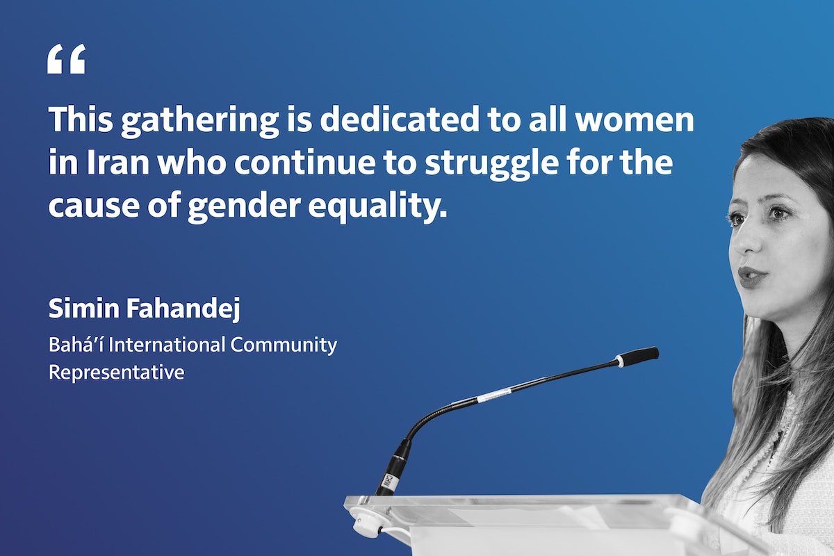 « Ce rassemblement est dédié à toutes les femmes d’Iran qui continuent à lutter pour la cause de l’égalité. » Simin Fahandej, représentante de la Communauté internationale bahá’íe