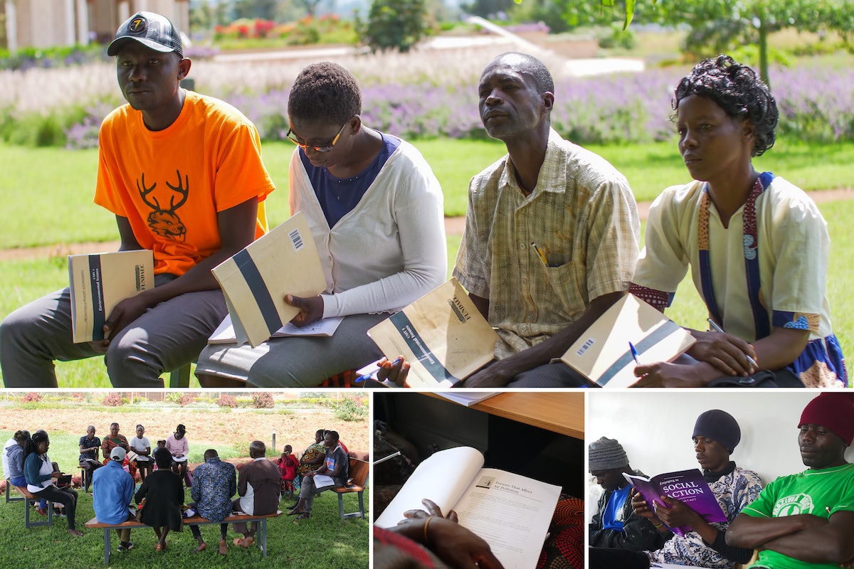 Les participants au programme de Préparation à l’action sociale (PSA) étudient les questions liées à l’environnement. Des membres de l’équipe de Radio Jamii sont présents, rassemblant des idées à inclure dans une émission de radio explorant les questions liées à notre relation avec l’environnement.