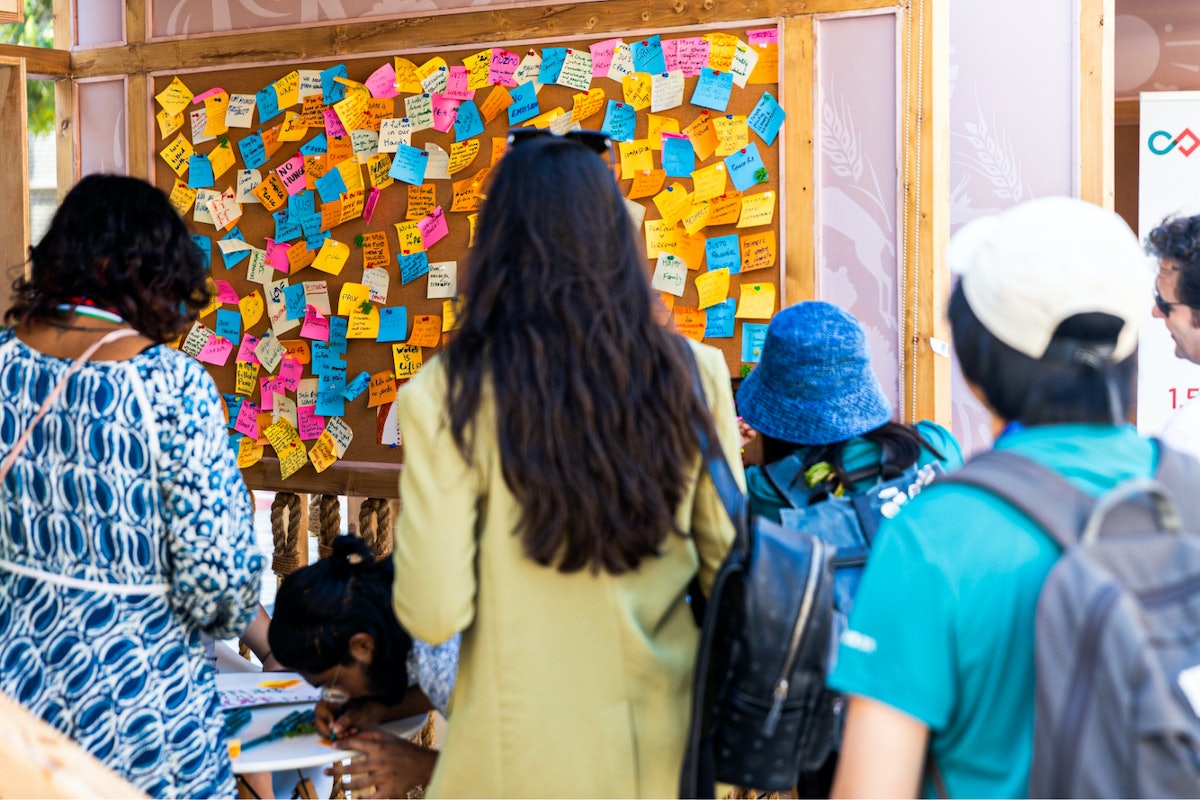 Le BIC et la Fondation bouddhiste Tzu Chi ont tenu ensemble un stand d’exposition qui invitait les participants à décrire leur vision de l’avenir de l’humanité.