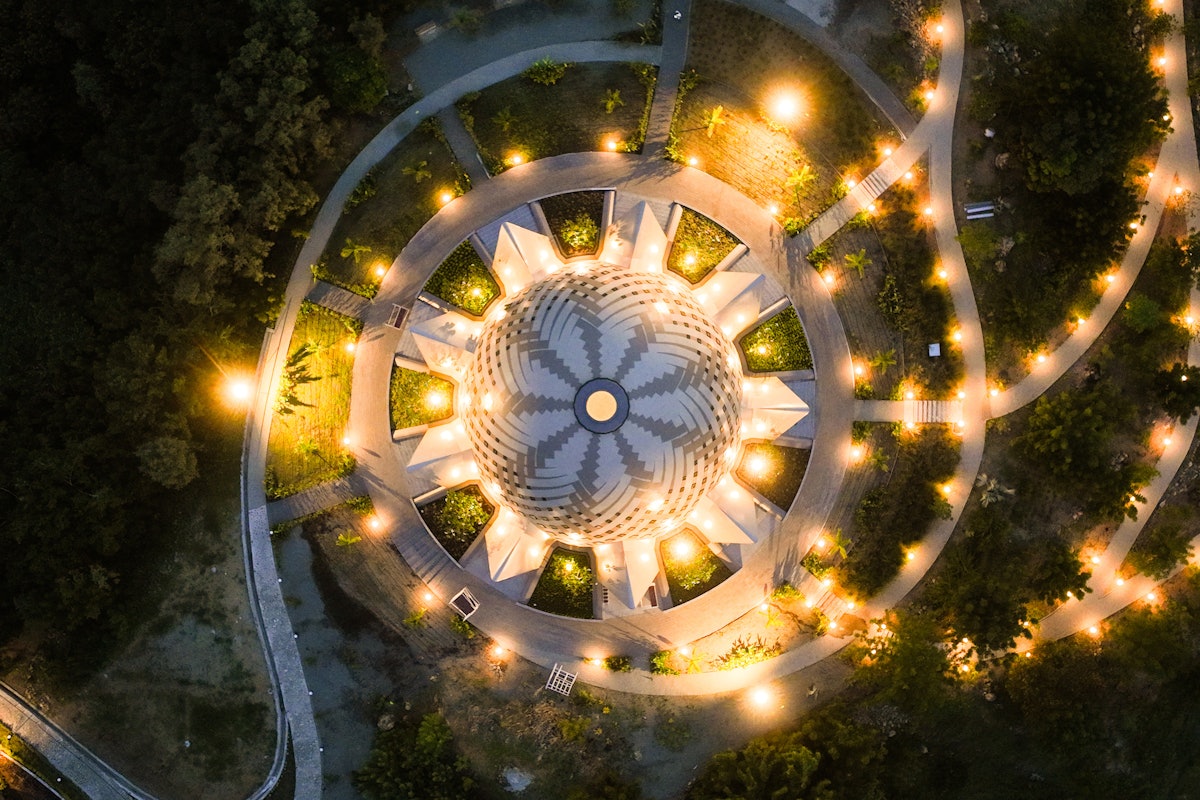 Les architectes partagent leurs idées sur les efforts de collaboration concernant le temple bahá’í de Papouasie-Nouvelle-Guinée qui sera bientôt inauguré, et qui représente l’unité de l’humanité.