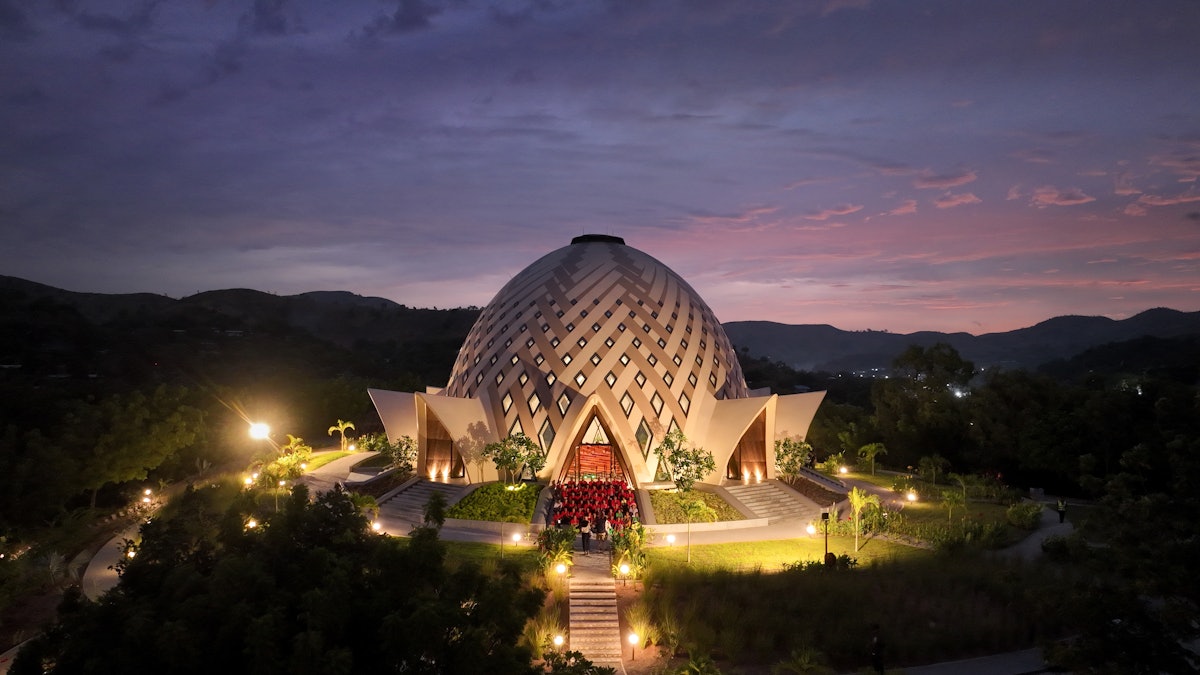 La maison d’adoration bahá’íe de Port Moresby, en Papouasie-Nouvelle-Guinée, est un phare de lumière et d’espoir.