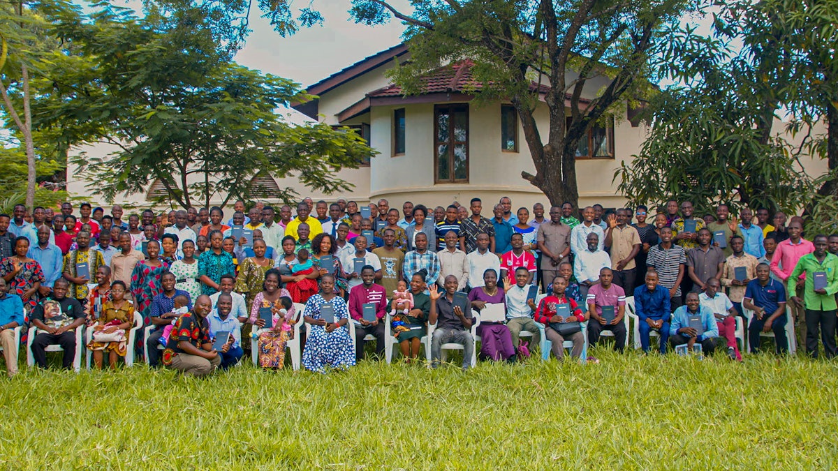 Photo de groupe des participants à la réunion.