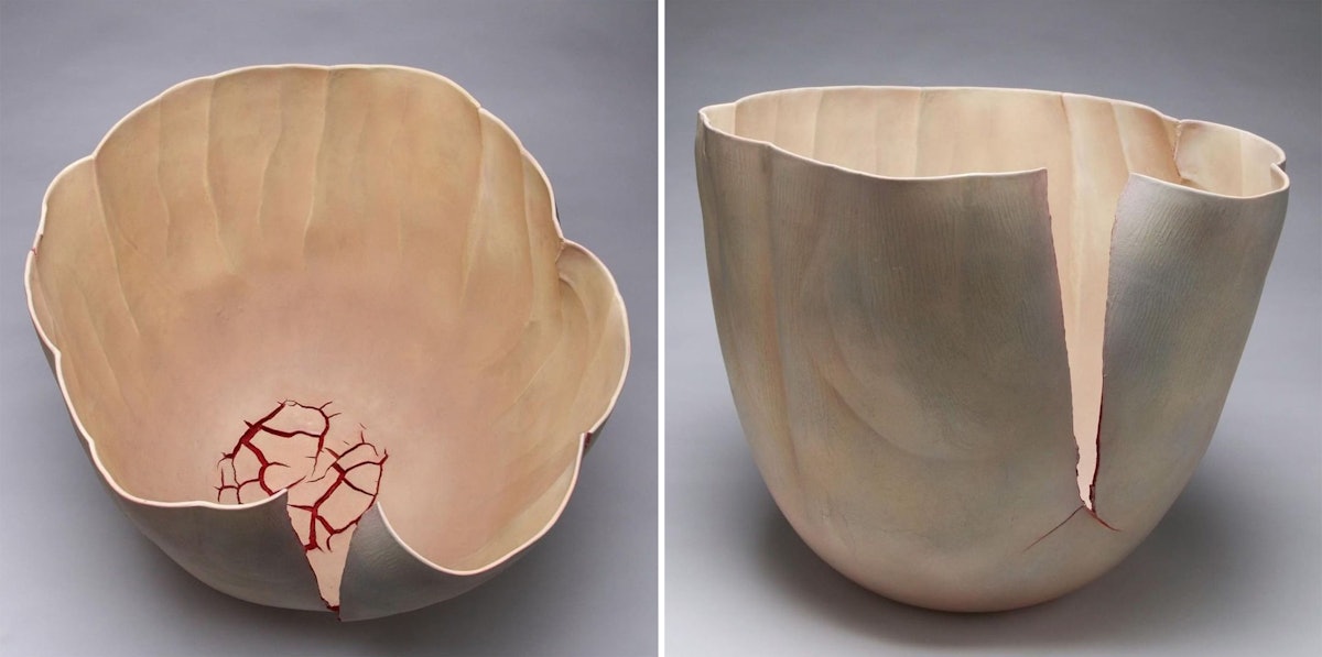 Œuvre artistique en céramique, intitulée « You Are Me », présentée lors d’un événement honorant l’héritage des 10 femmes bahá’íes de Chiraz, en Iran, organisé par la Communauté bahá’íe du Canada.