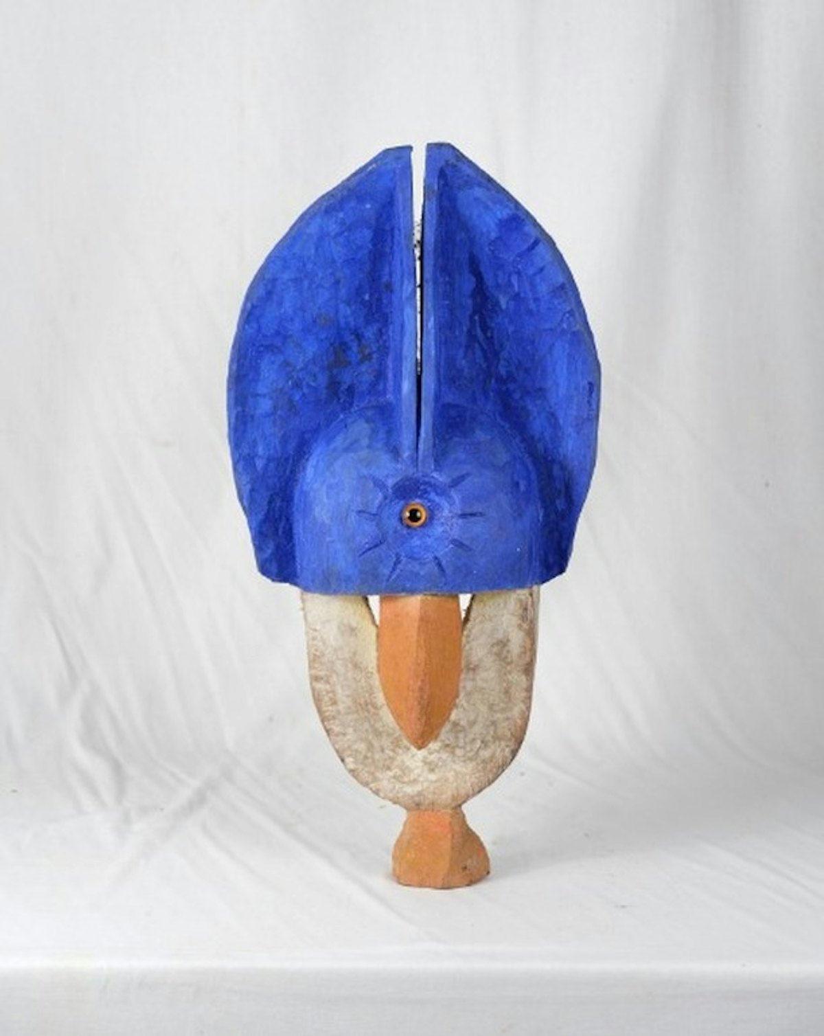 Cette composition en céramique a été réalisée par un artiste français en hommage aux 10 femmes bahá’íes de Chiraz.